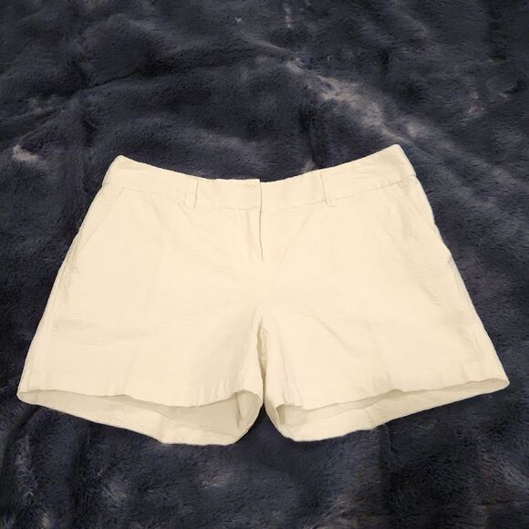 Beautiful white Vineyard Vines shorts with unique design size 4! - Picture 1 of 12